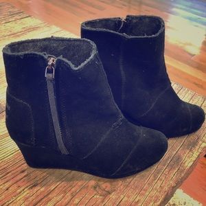 Black TOMS booties